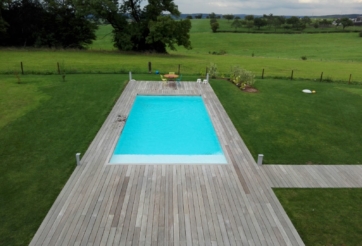 Piscine extérieure à Becco