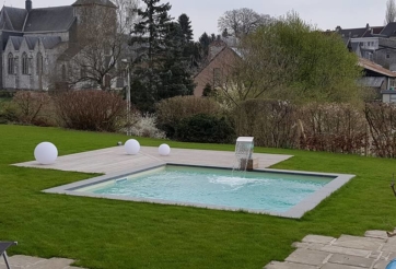 Piscine extérieure à Goé