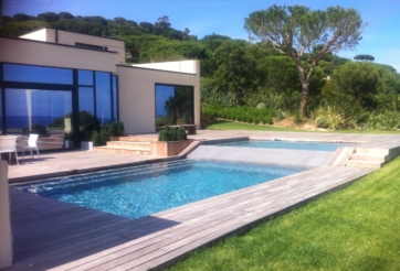 Piscine extérieure à Saint-Tropez